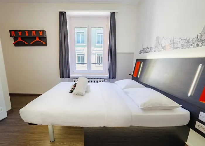 Отель Easyhotel Limmatplatz 2*