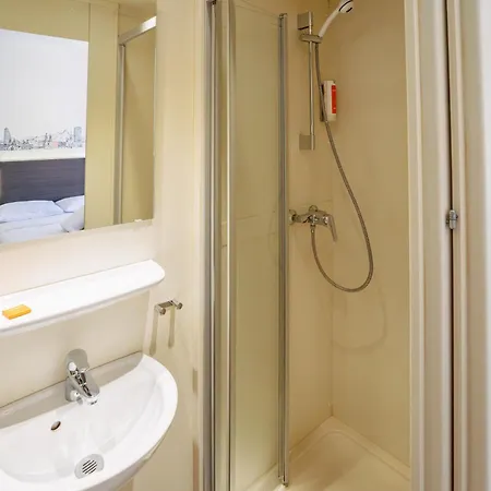 Easyhotel Limmatplatz 2*