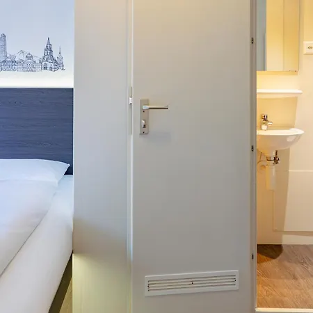 Easyhotel Limmatplatz