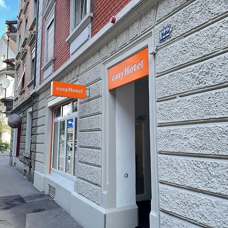 Готель Easyhotel Limmatplatz 2*