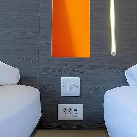 Готель Easyhotel Limmatplatz 2*