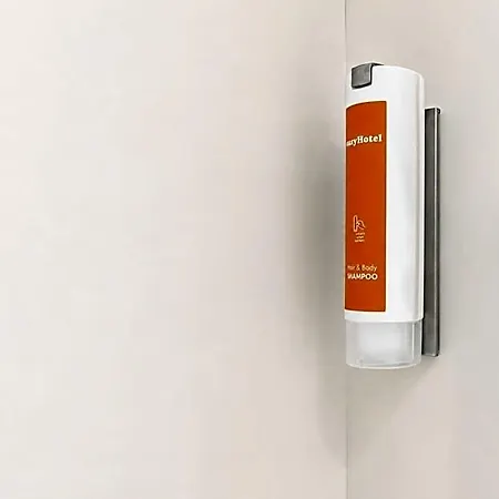 Готель Easyhotel Limmatplatz 2*