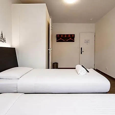 Easyhotel Limmatplatz 2*