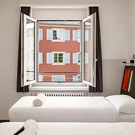 Easyhotel Limmatplatz Готель 2*