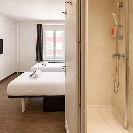 Easyhotel Limmatplatz 2*