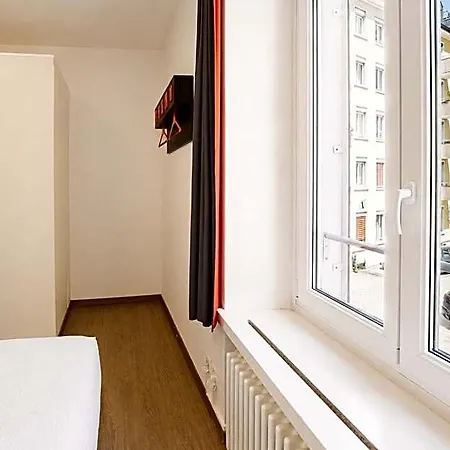 Готель Easyhotel Limmatplatz