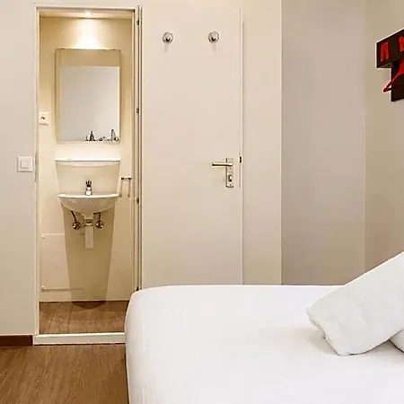Готель Easyhotel Limmatplatz 2*