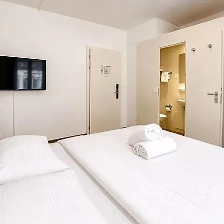 Easyhotel Limmatplatz 2* Цюрих