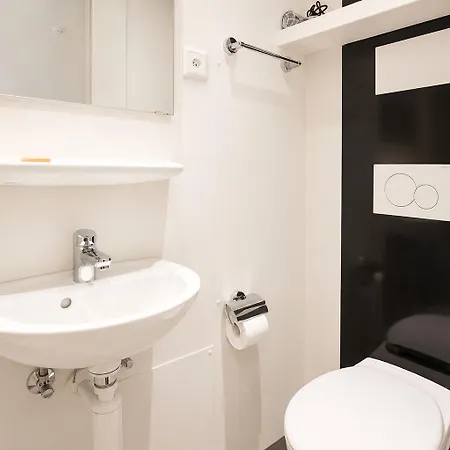 Easyhotel Limmatplatz Готель