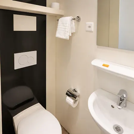 Easyhotel Limmatplatz Готель 2*